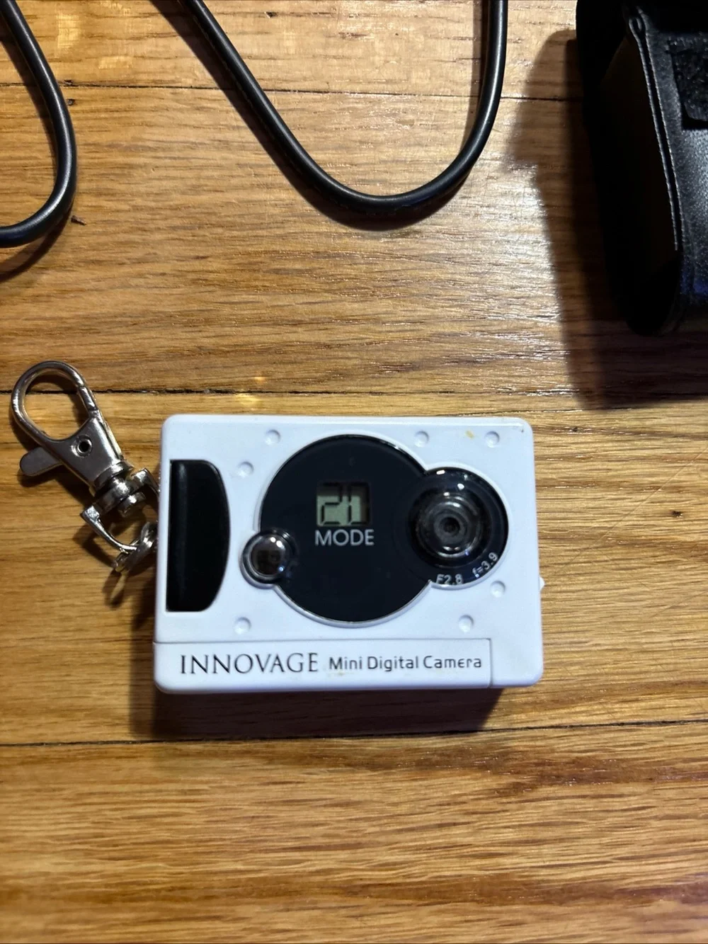 Innovage Mini Digital Camera AAA Battery f/2.8 f/3.9 Aperture w case & cable